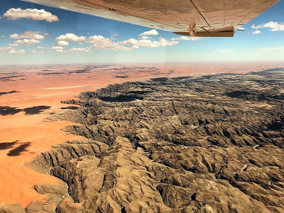 Sobrevoando a região de Erongo (Viagem fotográfica pela Namíbia por Carioca NoMundo)