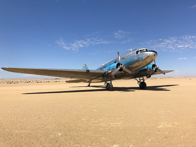 DC3 no Aeorporto de Swakopmund (Viagem fotográfica pela Namíbia por Carioca NoMundo)