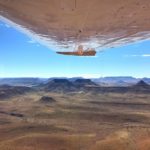 Sobrevoando a Namíbia em um Cessna 200