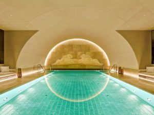 A piscina do hotel Park Hyatt Viena por Carioca NoMundo