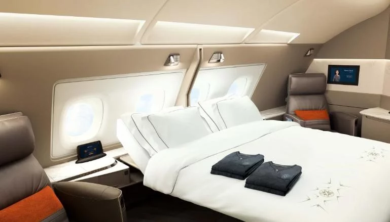 É possível montar uma cama de casal nas novas suítes do A380 da Singapore Airlines