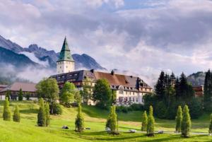 O resort alpino Schloss Elmau nos Alpes da Baviera, na Alemanha, por Carioca NoMundo